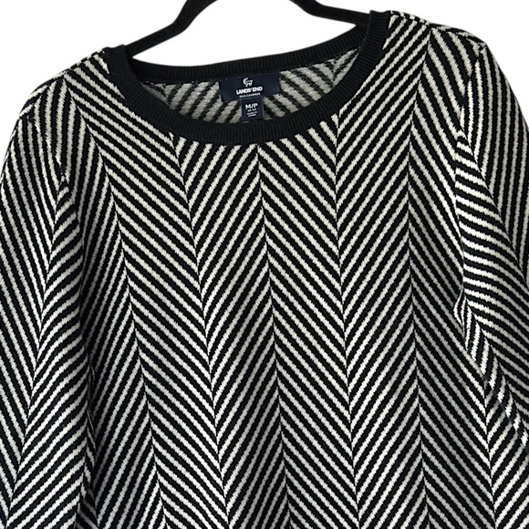 LANDS’ END | NWOT CASHMERE SWEATER CREWNECK BLACK WHITE CHEVRON | MEDIUM PETITE - Picture 2 of 9